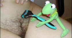 Como afeitar el coño a tu pareja, por la rana Gustavo