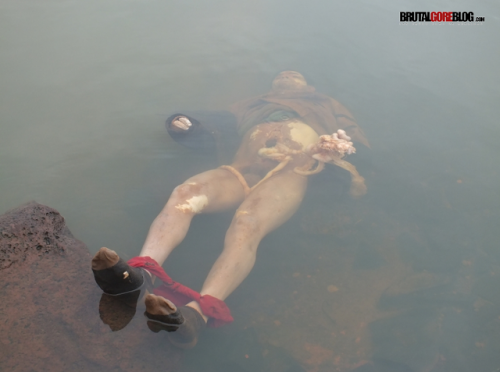Fotos de asesinatos, Muerto de un navajazo en el abdomen