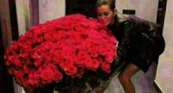 Cuando una mujer recibe una ramo de rosas….
