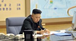 Kim Jong-Un planeando un ataque
