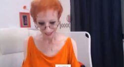 Anoréxica madura se hace unos dedos por la webcam
