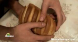 Rellena el pan con su semen