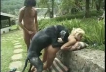 Sexo anal rodeada de animales