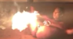Stripper escupe fuego del coño