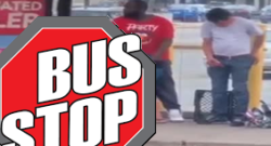 Borrachos Sexo público en la parada de autobús