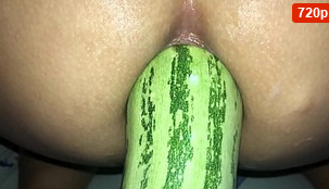 Dilatación anal , sexo extremo bizarro, verduras por el culo, calabacin